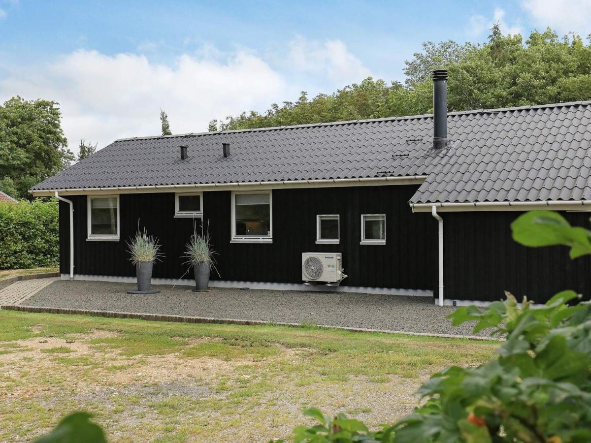 6 Person Holiday Home In Hemmet Bagian luar foto